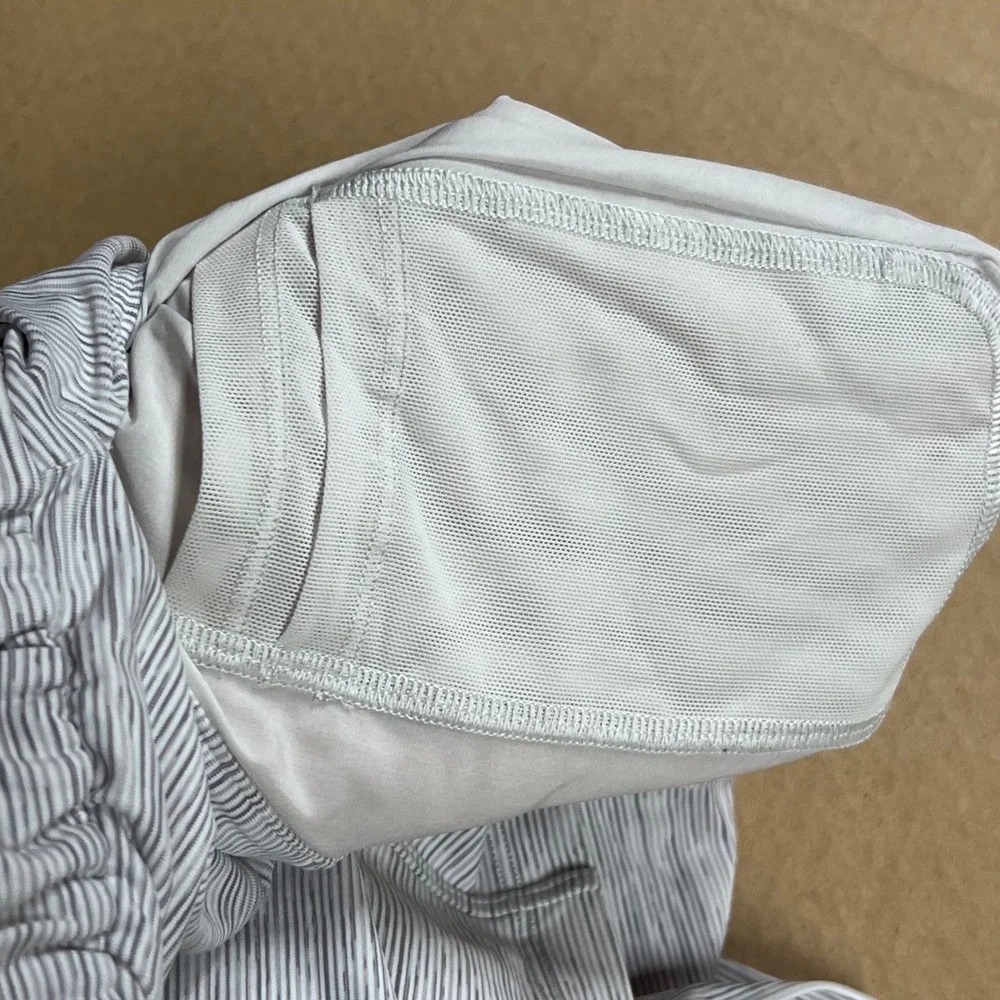 Lululemon On The Fly Shorts 2.5" 6 Striped Athletic Workout Athleisure Gym - Picture 4 of 7